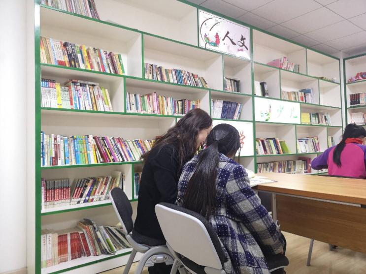 我是雷锋完整版视频,我是雷锋小标兵手抄报