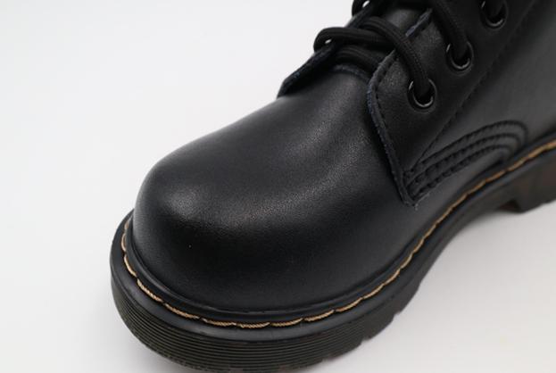 潮流百搭的马丁靴带收紧,时尚必备新款帅气马丁靴