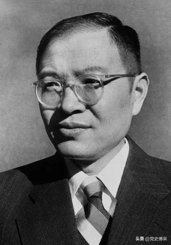 浅谈55年授衔时未任＂四副二高＂职务的行政三级人员任职与工资