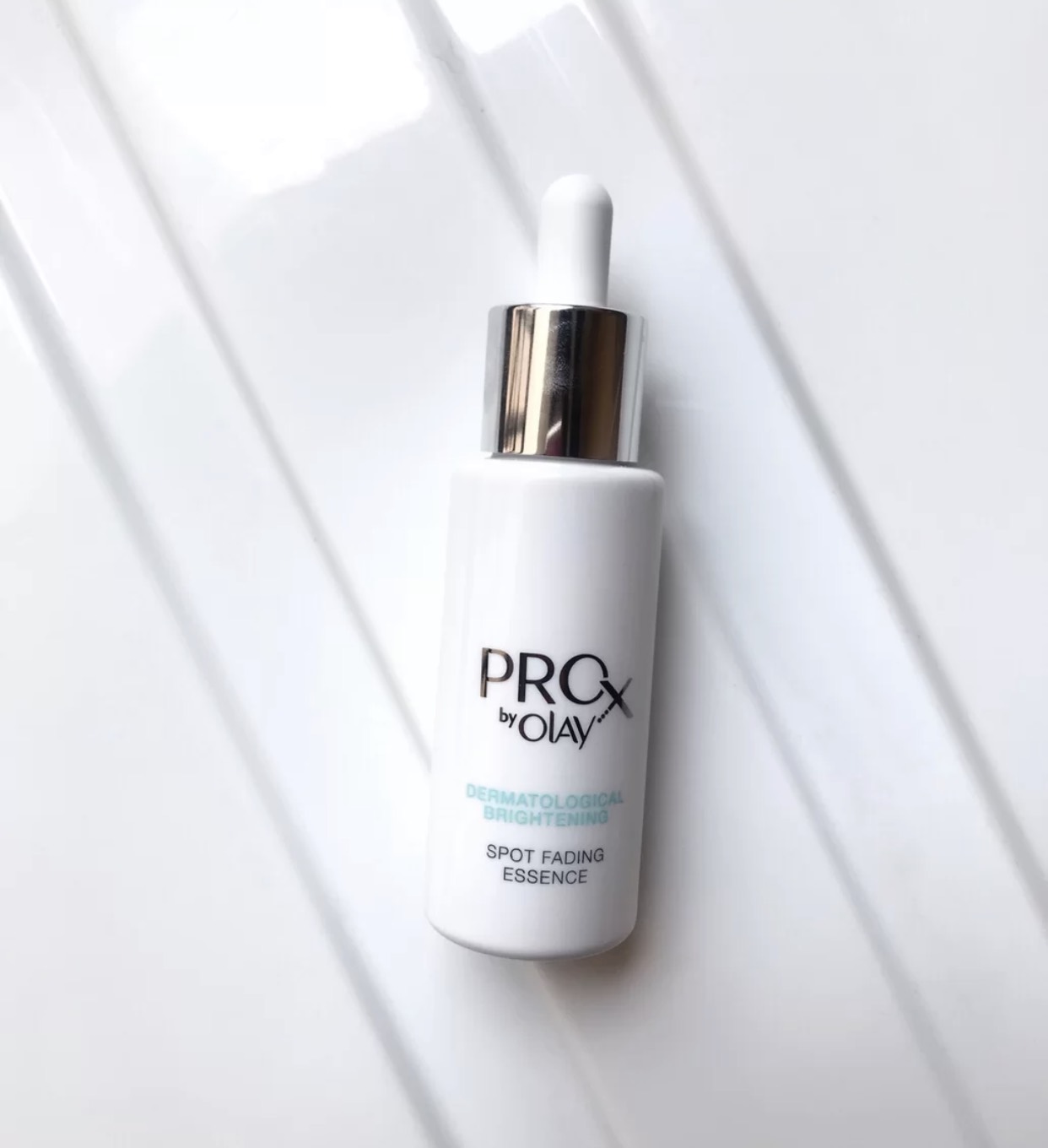 玉兰油与兰蔻精华,玉兰油和兰蔻的精华哪个好