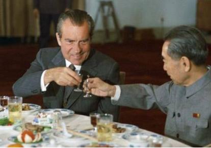 周总理说，毛主席送了尼克松“半壁江山”，指的是什么