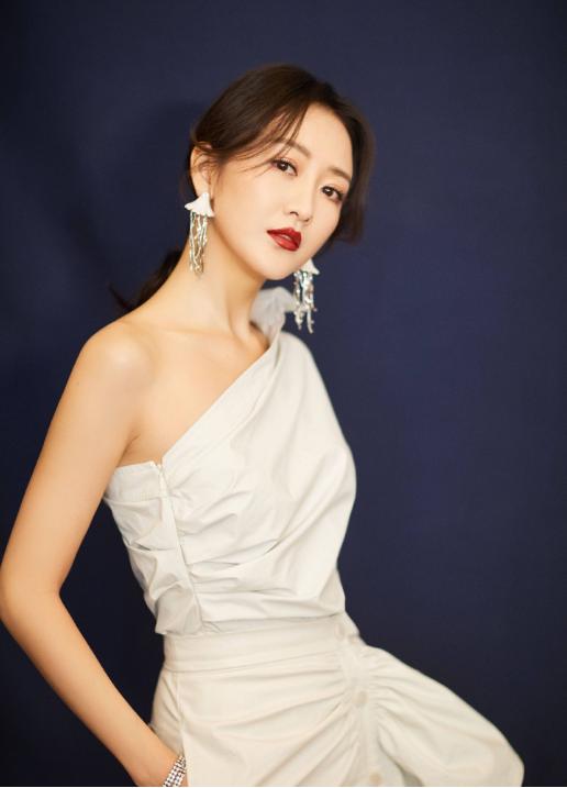 王鸥年轻时无人追？当她早期青涩照片曝光，换我，我也不敢追啊