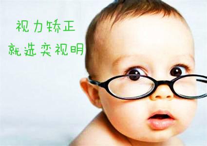 家长担心小孩近视加深,孩子近视会引起斜视吗