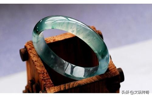 翡翠手镯摔断裂,翡翠手镯摔断了怎么处理
