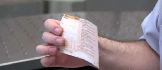 澳洲海关入境检查纪录片4个孩子,中国男孩入境澳洲被查