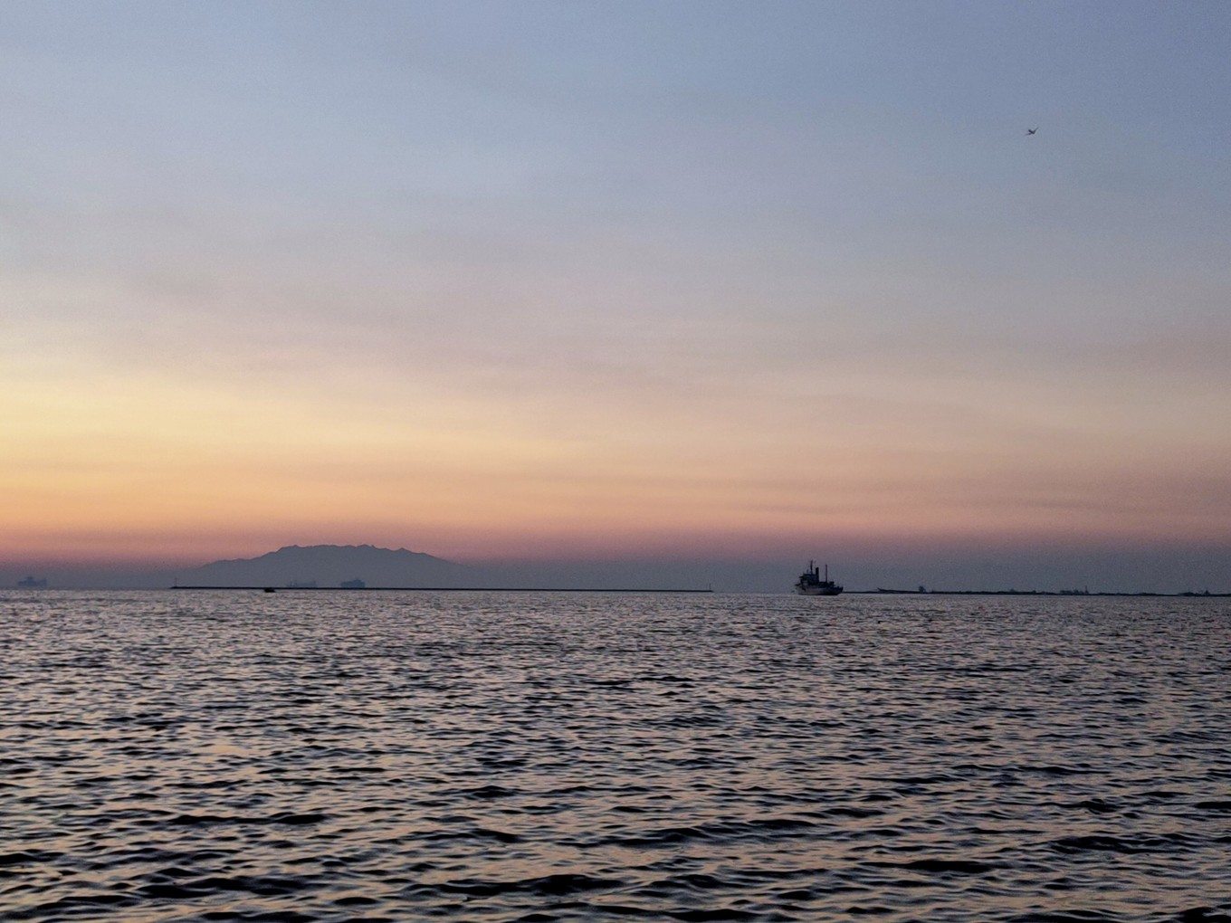 实弹射击or公墓拍大片？| 跟90后小伙儿在马尼拉“玩儿很野”