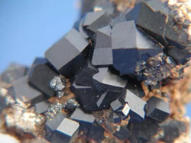 黄金矿石的鉴别方法,100种漂亮矿石