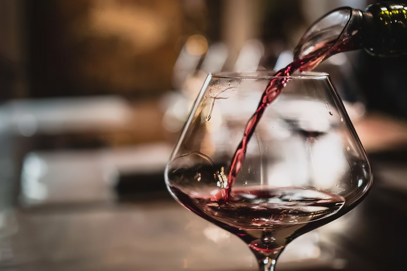 网上十几块钱的进口红酒靠谱吗,现在网上卖的进口红酒是正品吗