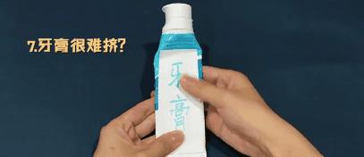 洗完的衣服发黄是怎么回事,白衣服发黄不要扔洗衣店教你一招