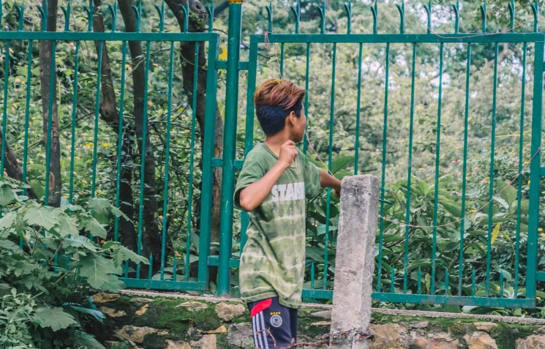 这个微笑国度,见人就夸漂亮,300元就能在天空滑翔