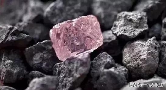 閽荤煶涔嬬編鍦ㄤ簬姘告亽,閽荤煶鍘熺煶琛ㄩ潰鐗瑰緛