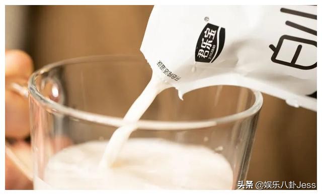 在李佳琦直播间买零食，是个划算的选择吗？