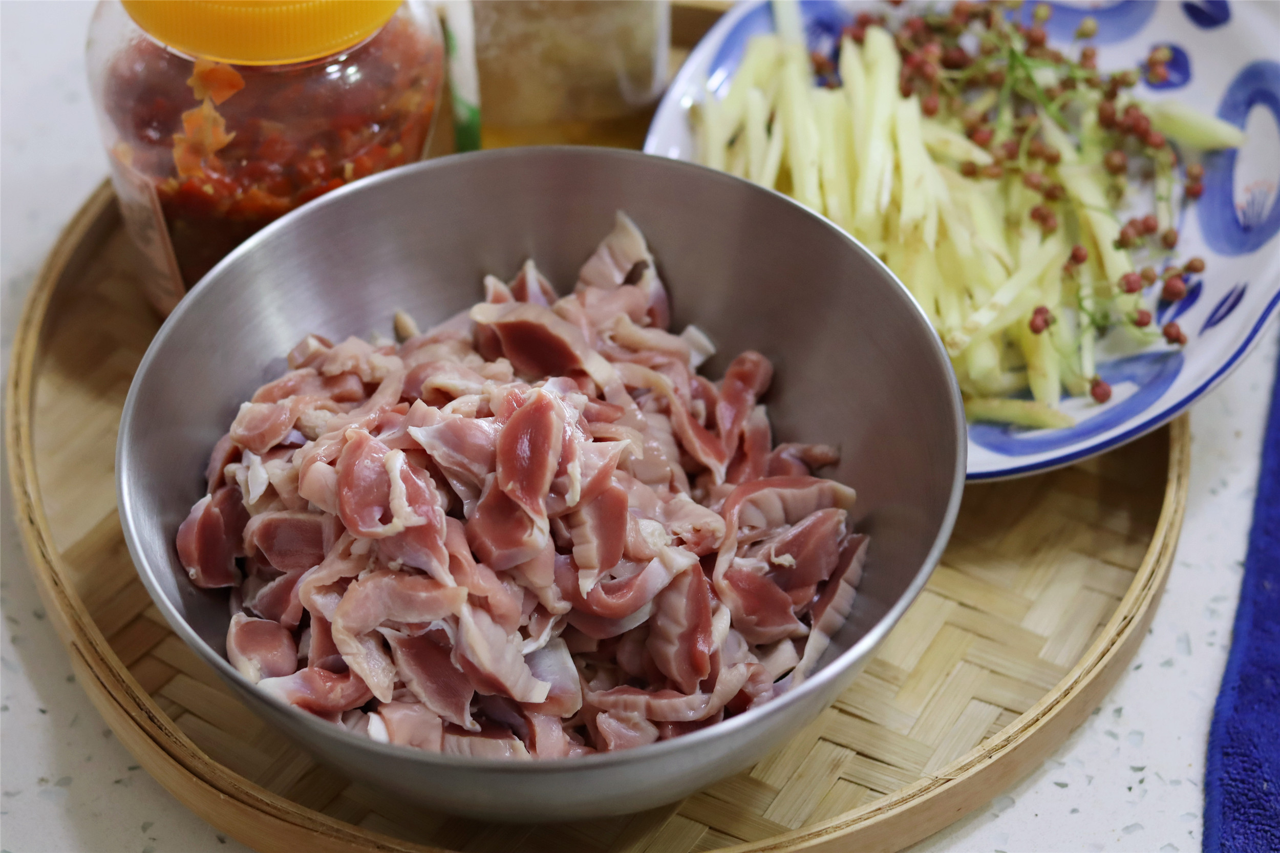 仔姜泡椒炒鸡胗,鸡胗跟什么炒都好吃