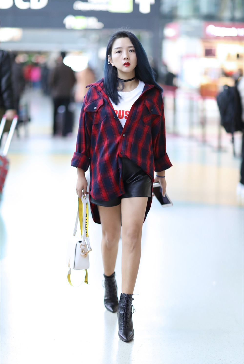 夏季穿短裤穿什么鞋不显腿短,夏季穿短裤搭配什么鞋子