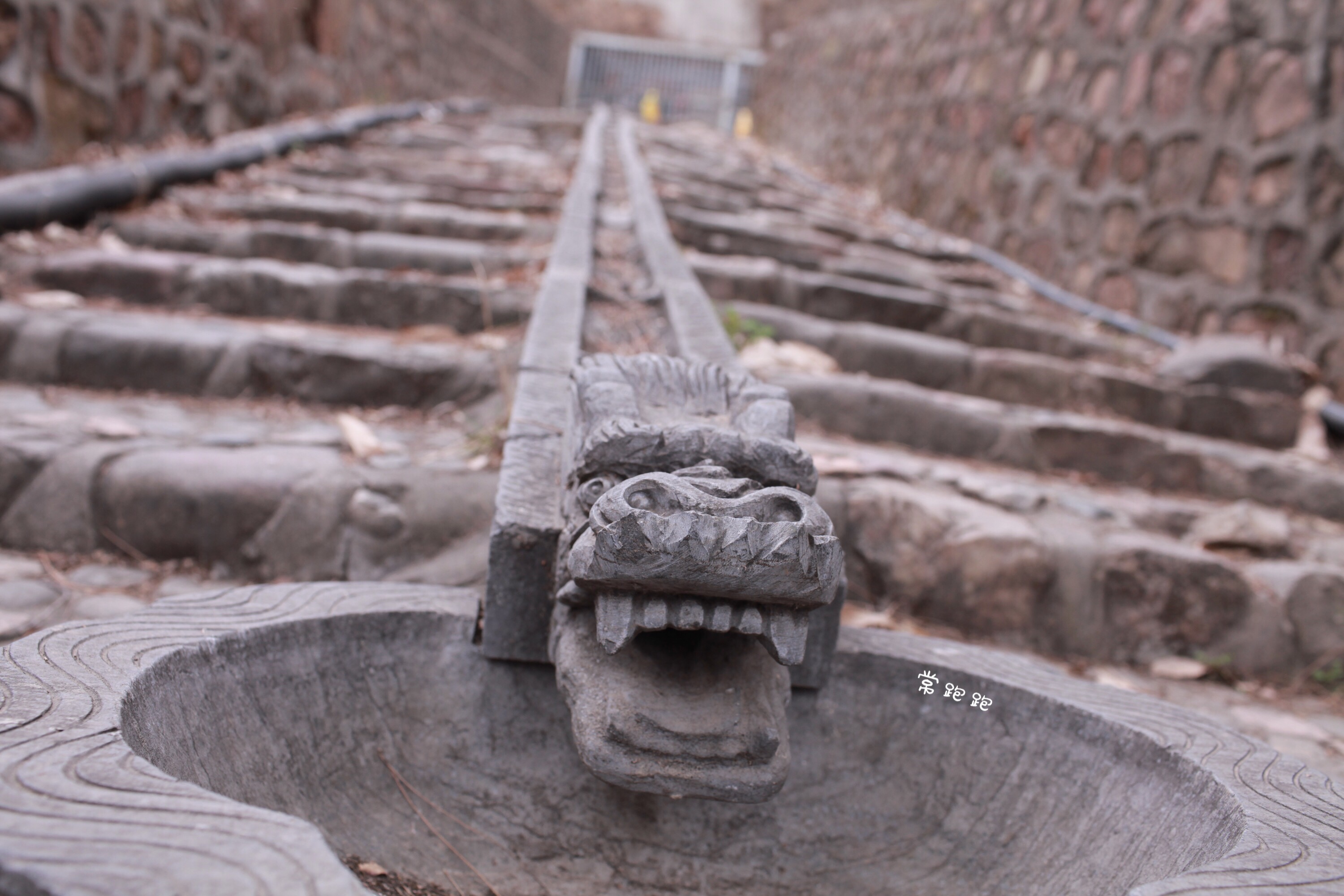 倚山傍水好地方,倚山傍水