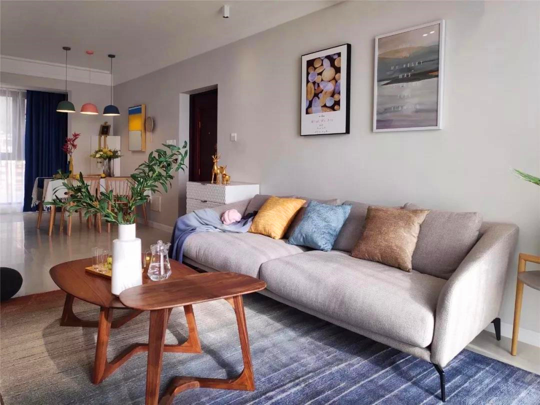 一家三口一间房设计吐槽,一家三口住在一个房间该怎么设计