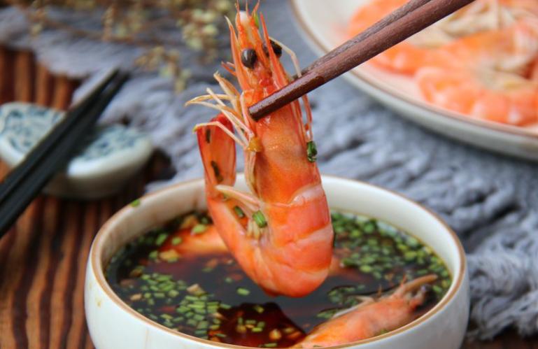 水煮大虾开水下锅还是冷水,水煮大虾是冷水下锅还是热水