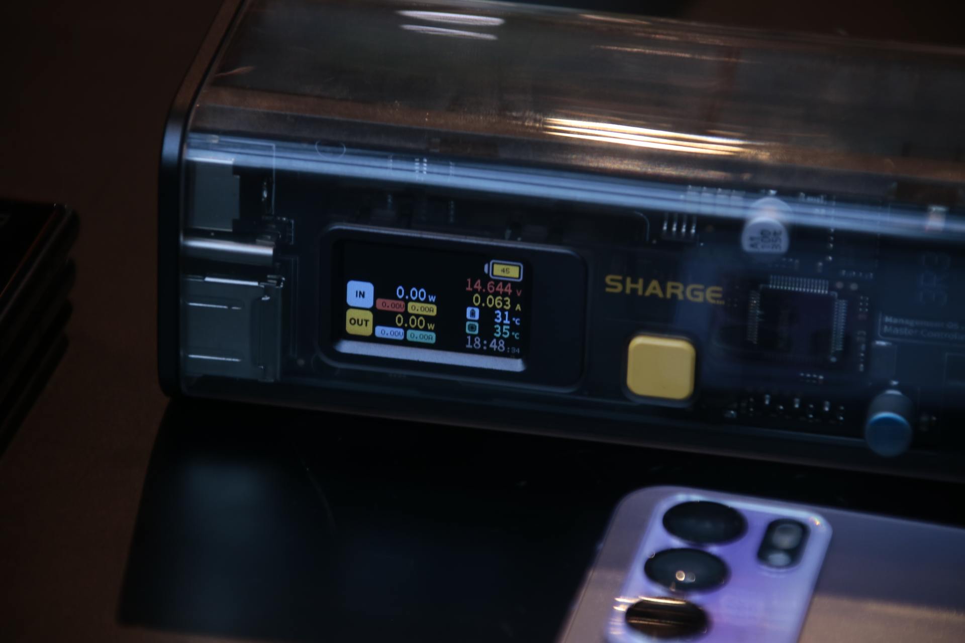 除了超高颜值，闪极卖千元的勇气是什么？一枝独秀