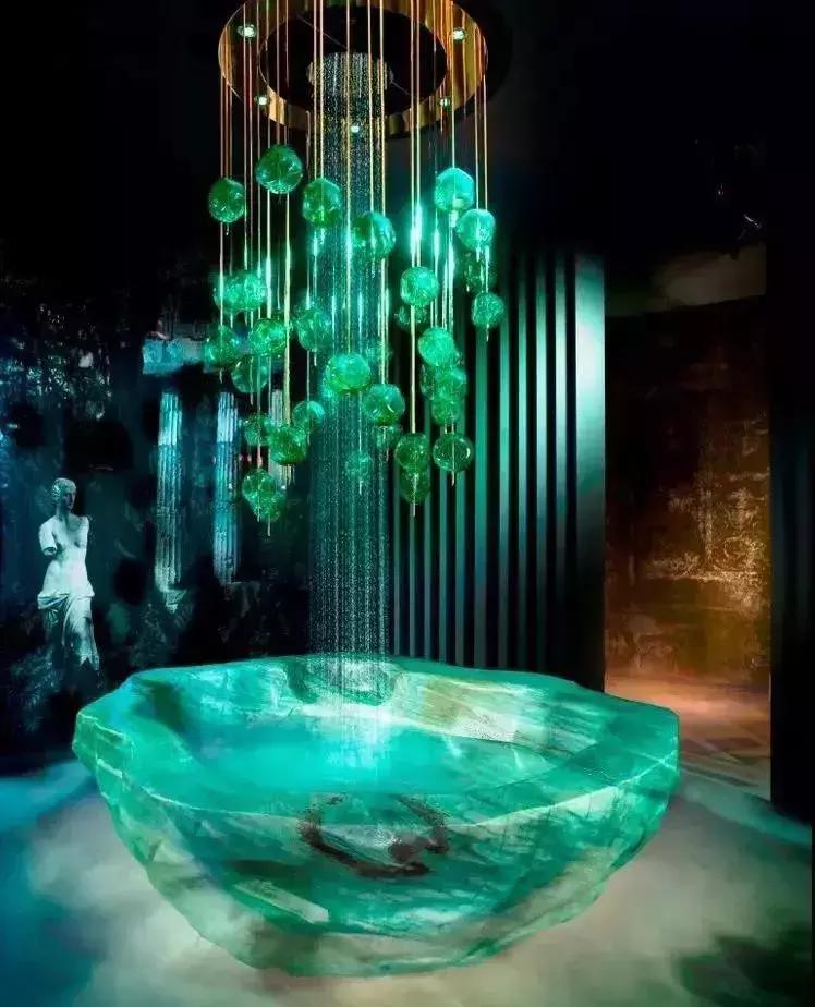 来，我请你洗澡，小编有个“价值10000000的石材浴缸”