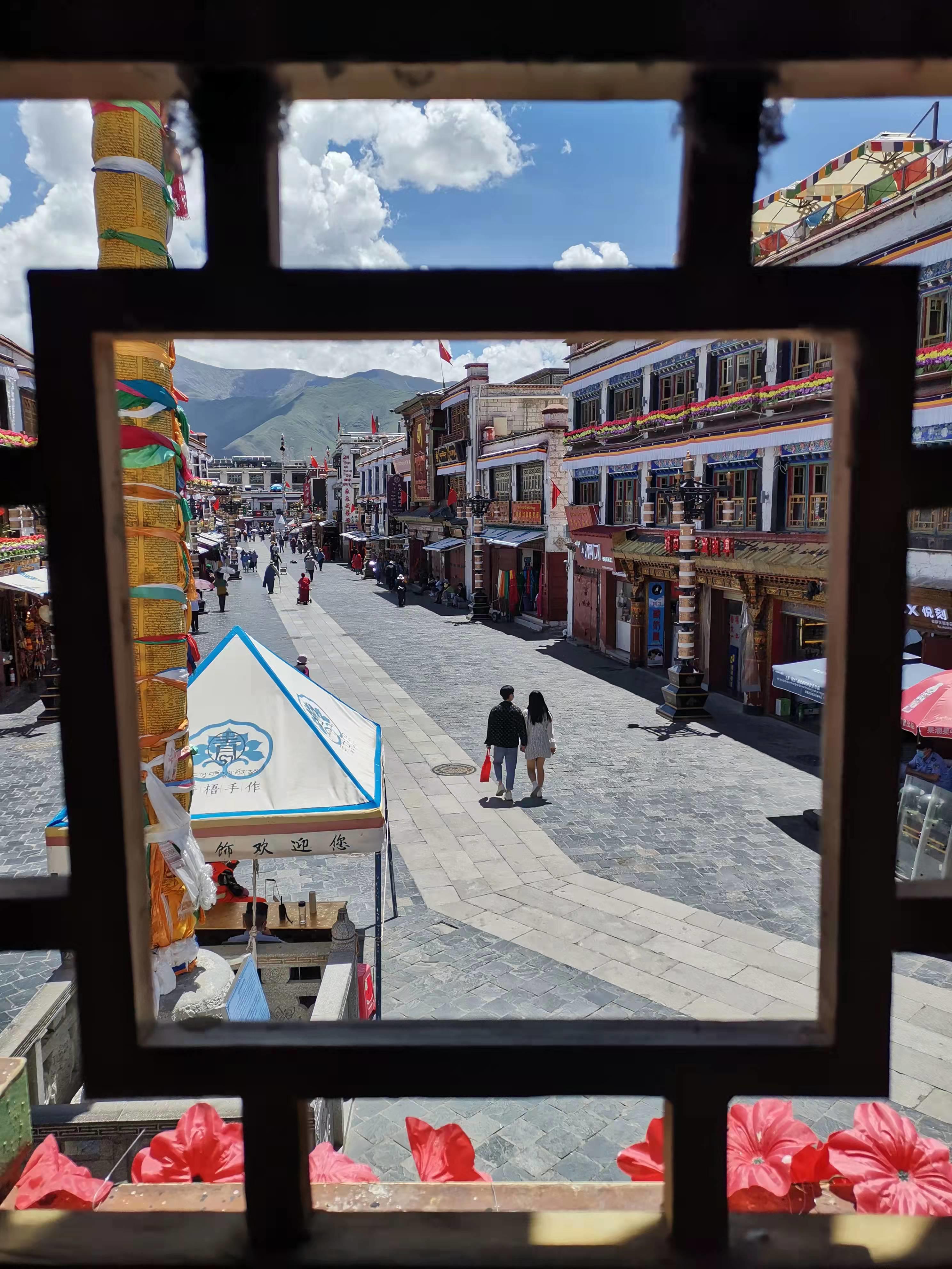 西藏拉萨这个城市好吗,拉萨市区是什么样的地方