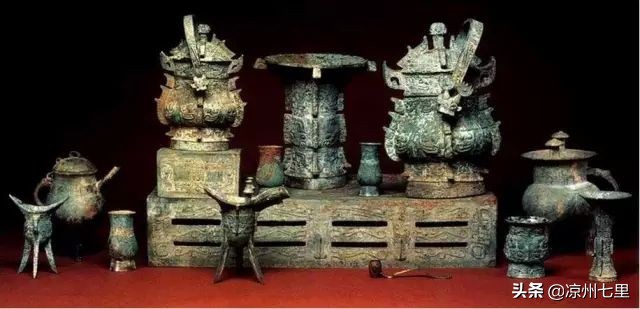 酒池肉林这样穷尽想象力的奢靡，是否是殷商*国亡**的主因？