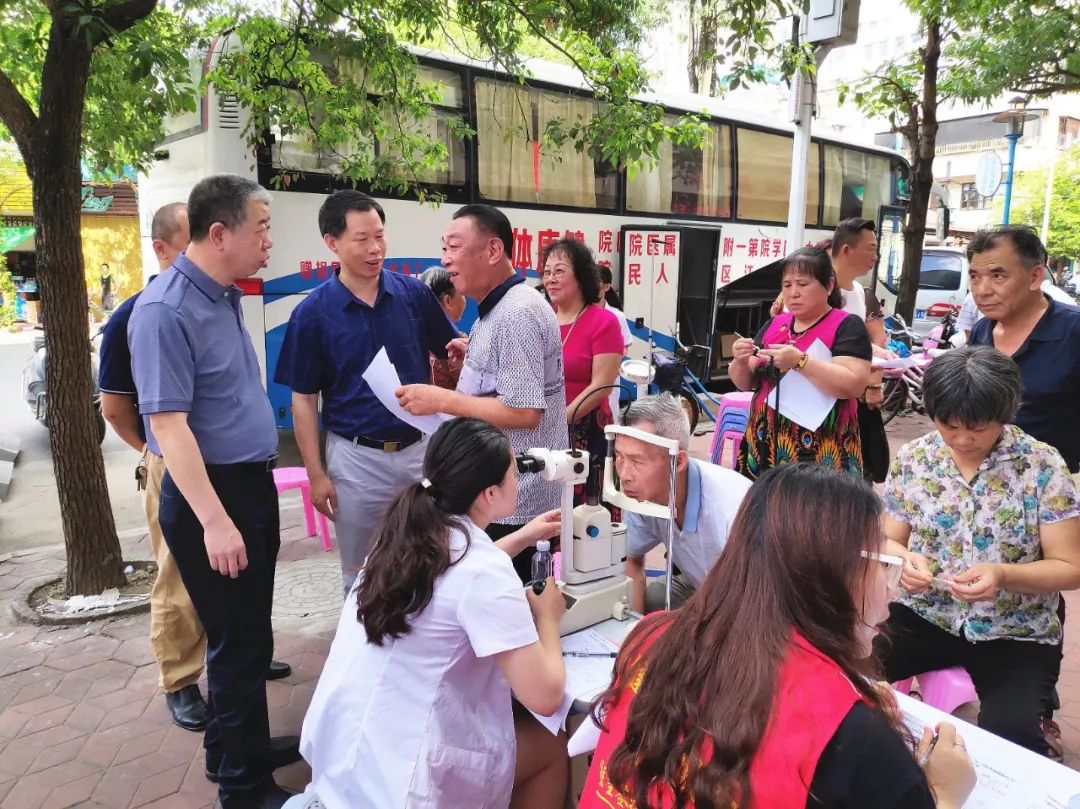日报专版|*江濠**:全力打造“15分钟医疗服务圈”