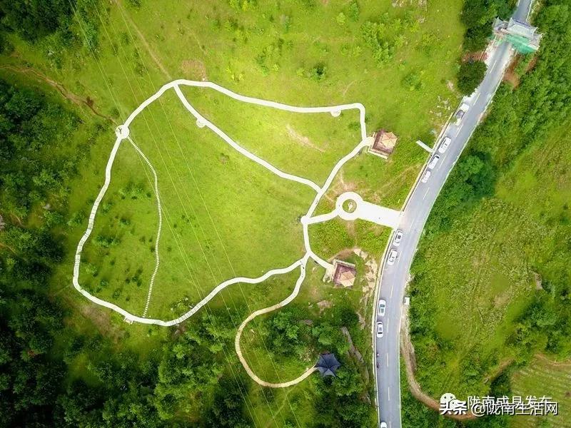 我叫成县，这是我2019年的自拍照