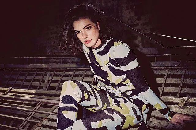 美国女明星安妮海瑟薇感情,安妮海瑟薇带孩子逛街状态