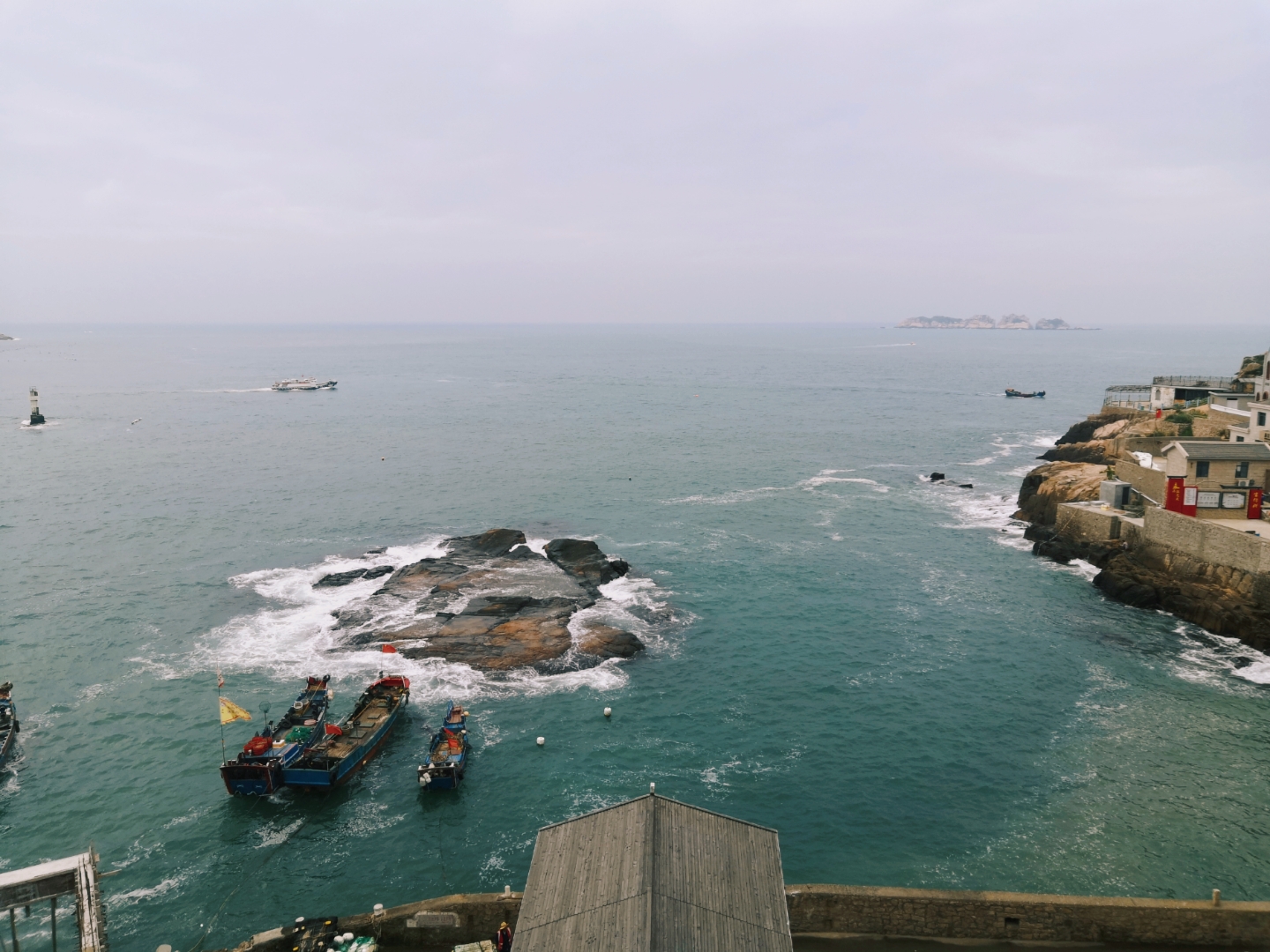 东极岛，这座远离城市喧嚣的小众海岛，因韩寒的《后会无期》大火