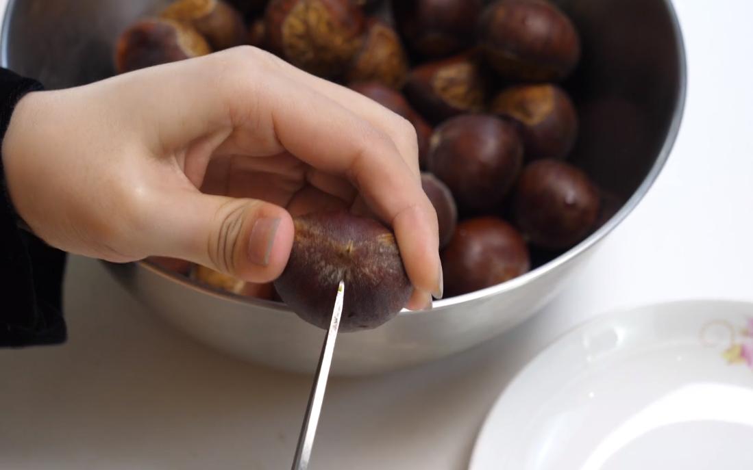 板栗用热水煮还是用冷水煮,板栗是用凉水煮还是用开水煮