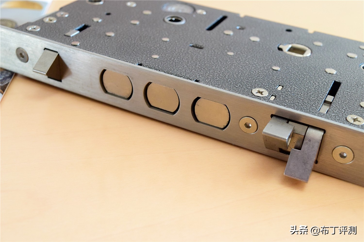 t11face智能门锁如何室内开门,开锁智能门锁