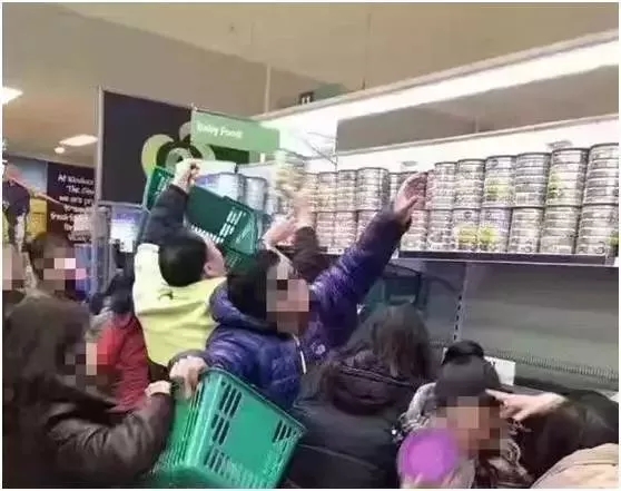 这瓶玫瑰水火了,三大绯闻女星都为它折腰