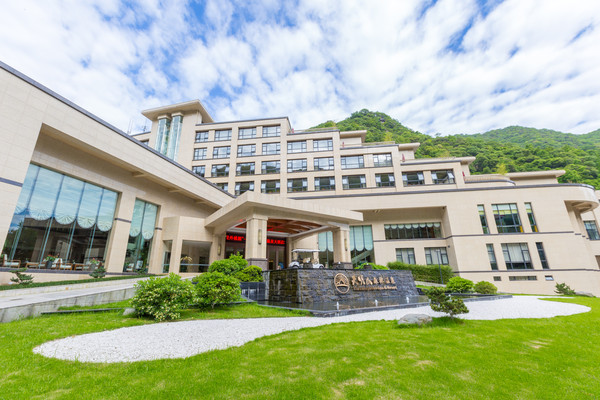 深藏在森林之中的温泉酒店,周末度假的好地方