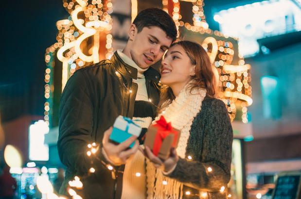 “儿媳一支口红800，嘴是金子做的吗”“我工资一万八，我乐意”