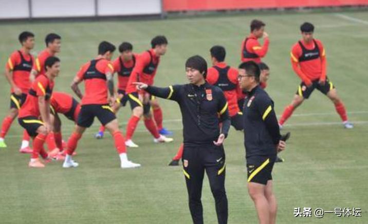 国足热身赛4-1大胜上港谭龙一人独中两元国足真的改变了么