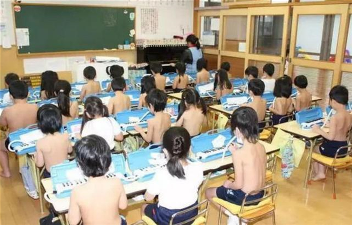 上课“脱衣”刺激发育,日本“裸体教育”惹争议:这不是耍流氓吗