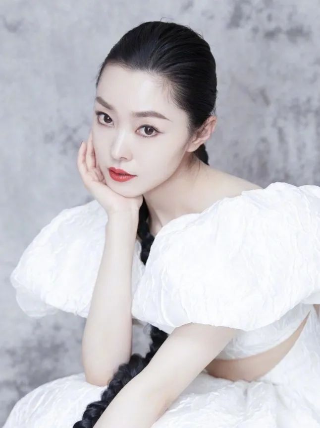 小五官扁平脸适合什么风格,塌鼻扁平脸