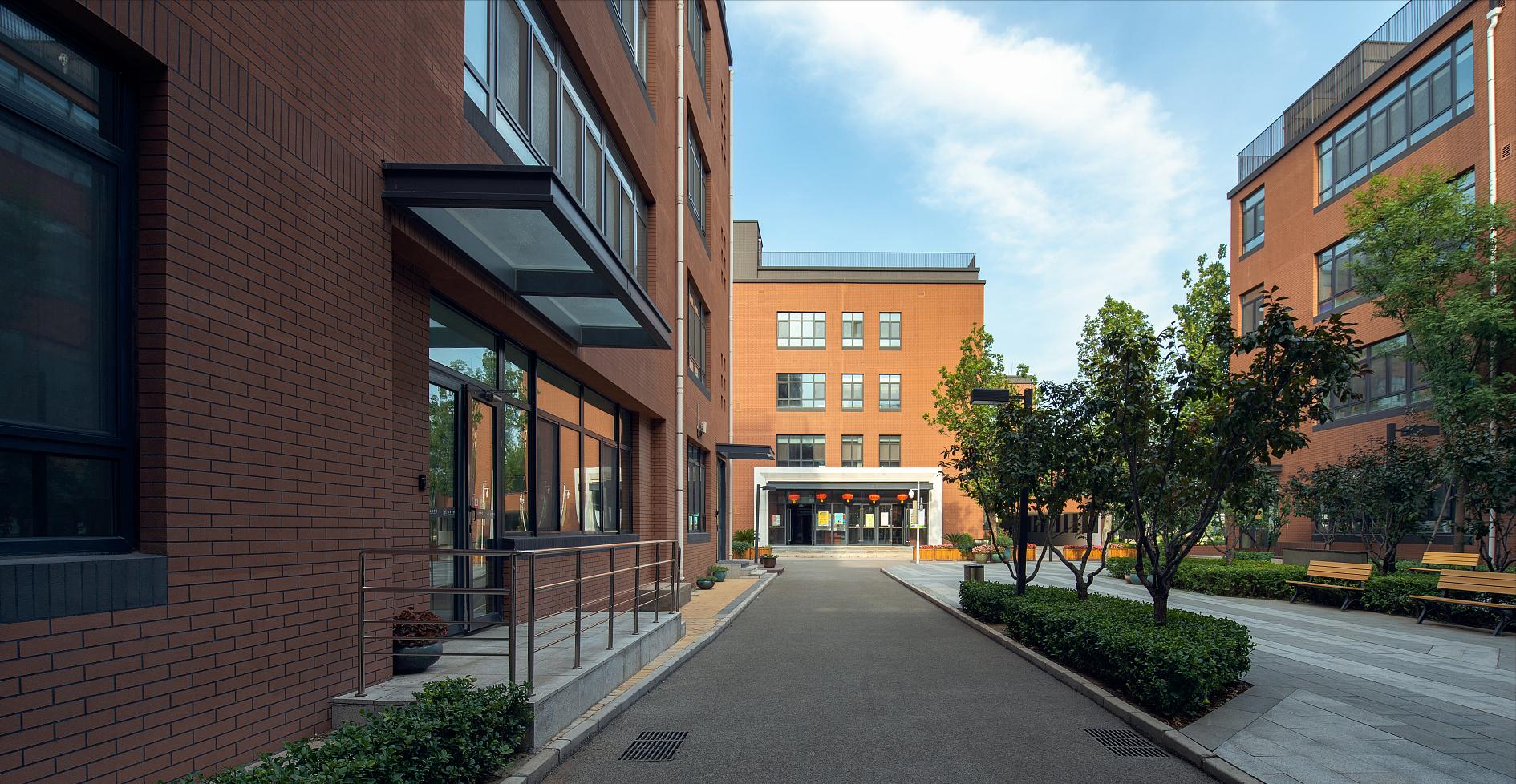 小学生寄宿好还是走读生好,小学生寄宿的利弊