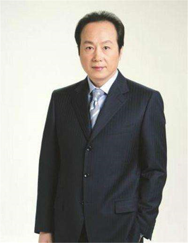 48岁罗京病逝后续,罗京去世11年妻子长跪不起