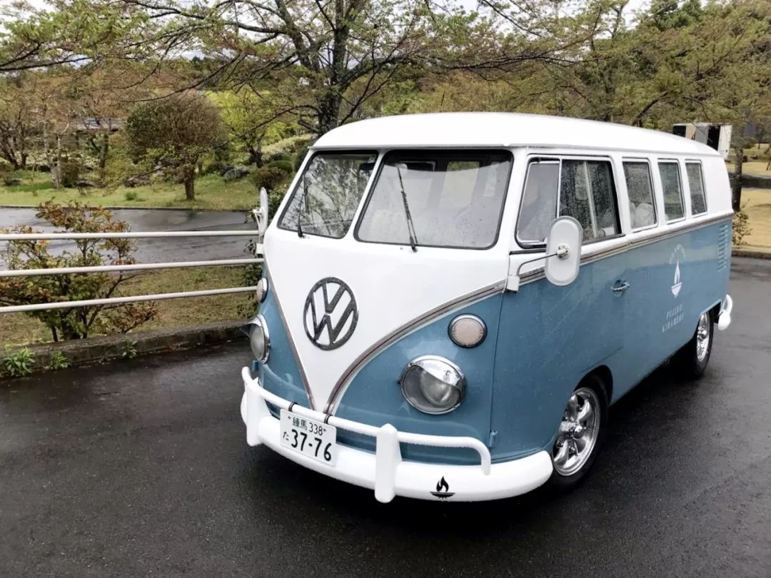 在富士山下的预制模块化露营酒店里，欣赏日本最高山峰的美景