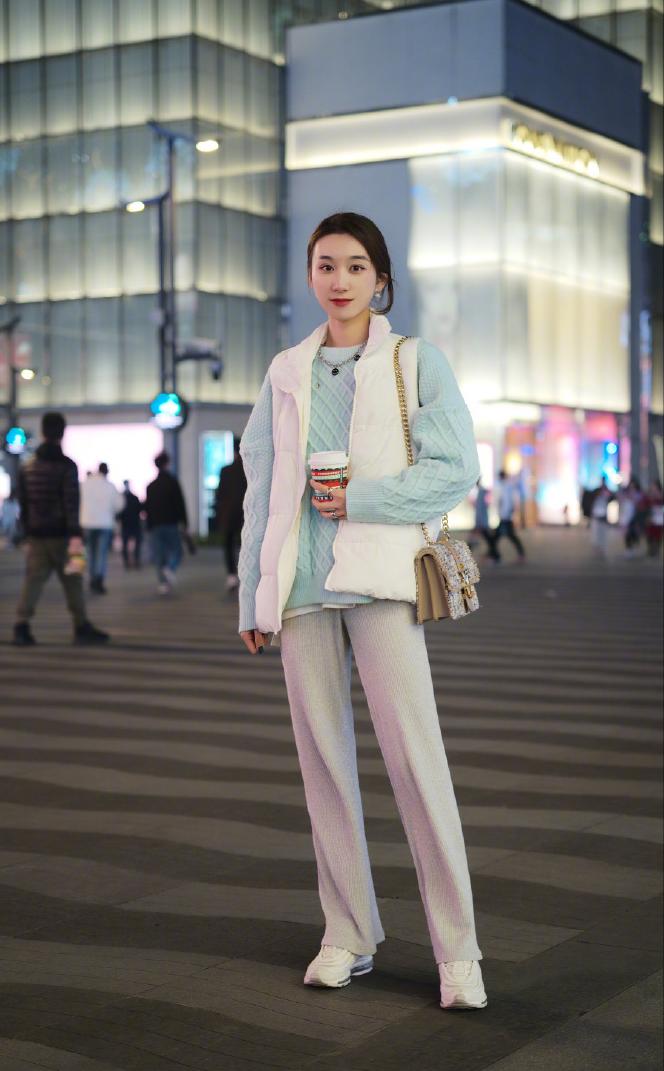 今年早春显瘦又百搭的五条神裤,小黑裤的百搭时尚