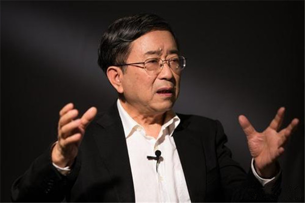 余秋雨易中天谁厉害,余秋雨评价方式