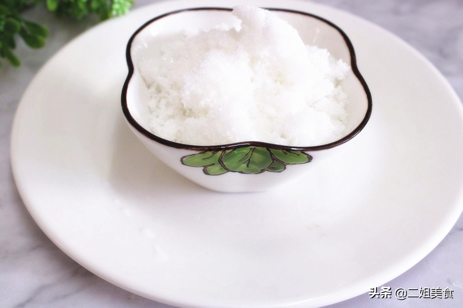 白糖倒入手心搓一搓真的很厉害,把白糖融化放在手里捏