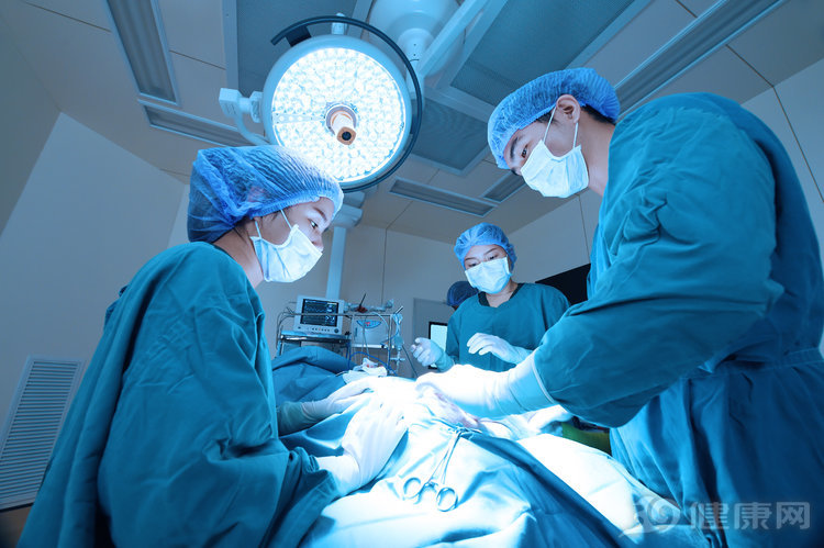 羊水栓塞出现在产后多长时间,产妇被羊水栓塞