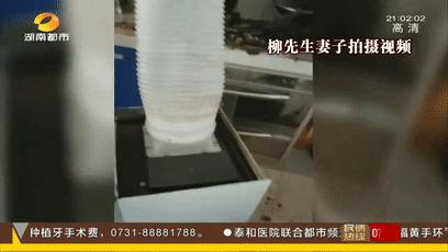 油烟机突然砸下来,油烟机掉落砸坏了燃气灶