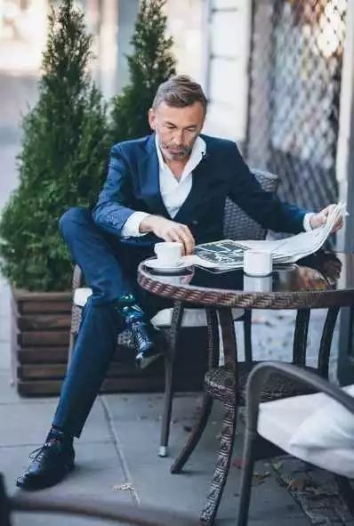 如何穿西装不像卖保险的,西装怎么穿才不像卖保险的