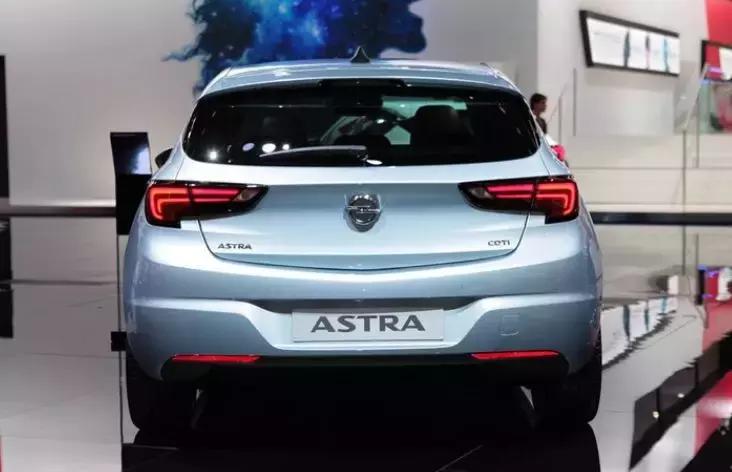 比本田飞度高一档次的车,比本田飞度卖得好的车