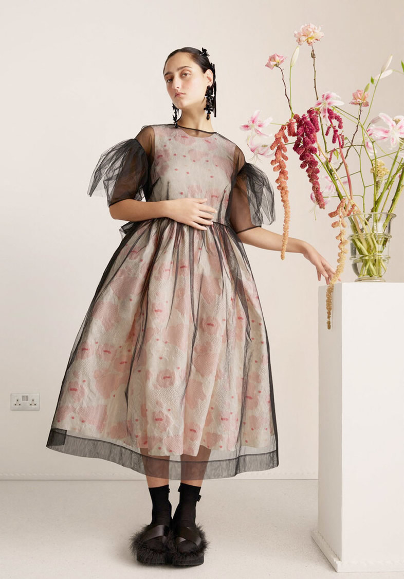 欧根纱是一种什么面料,欧根纱属于什么材料