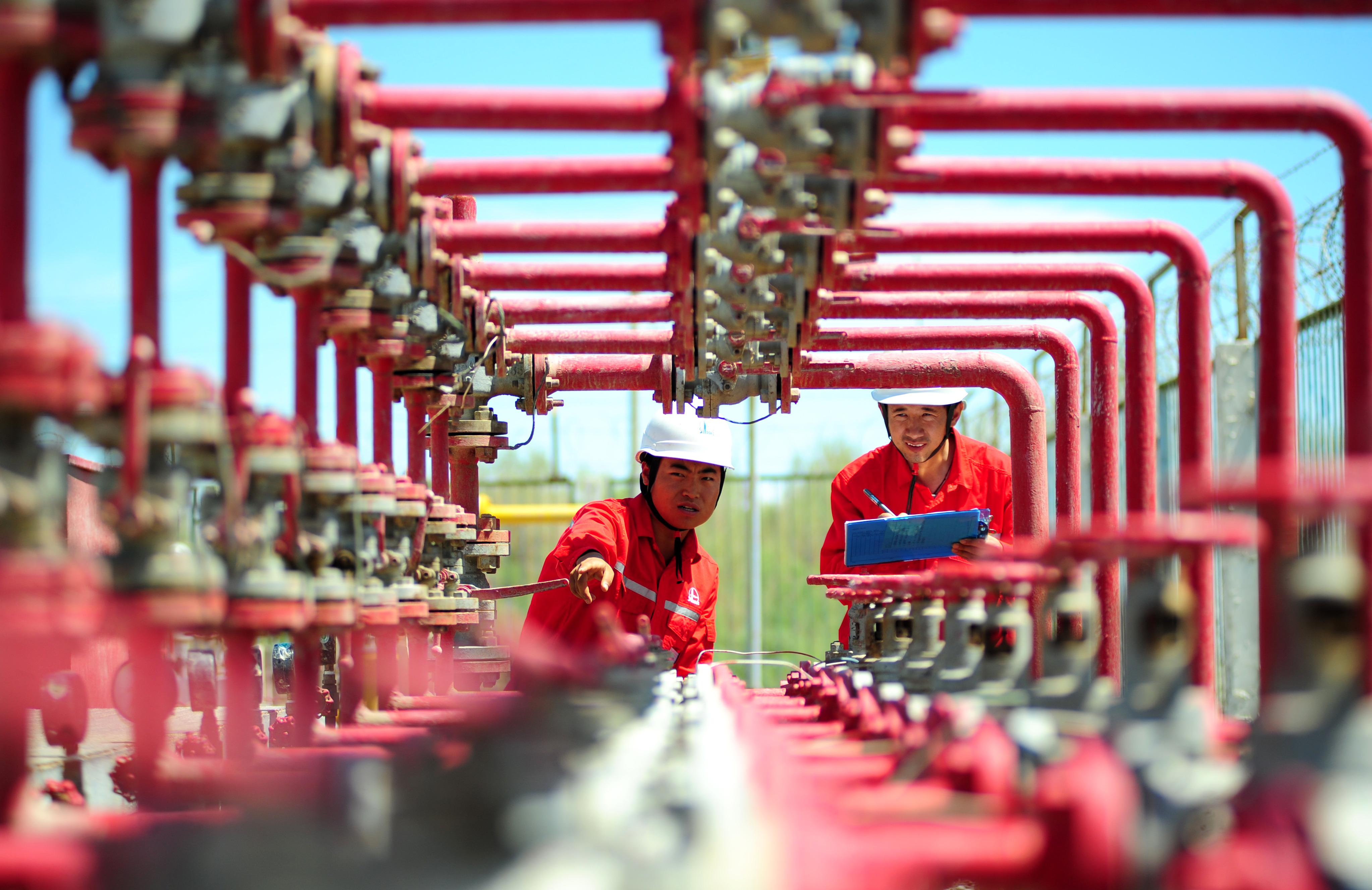 深陷“煤炭荒”，英国还对中国钢铁加税，经济增长或陷入困境