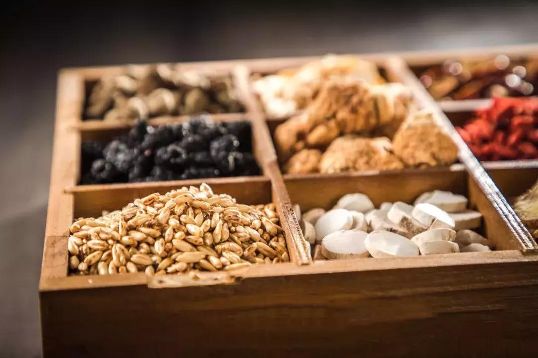 口干燥热流鼻血,一吃燥热的就上火怎么调理